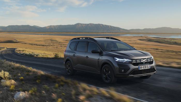 JOGGER HYBRID 140:    DACIA